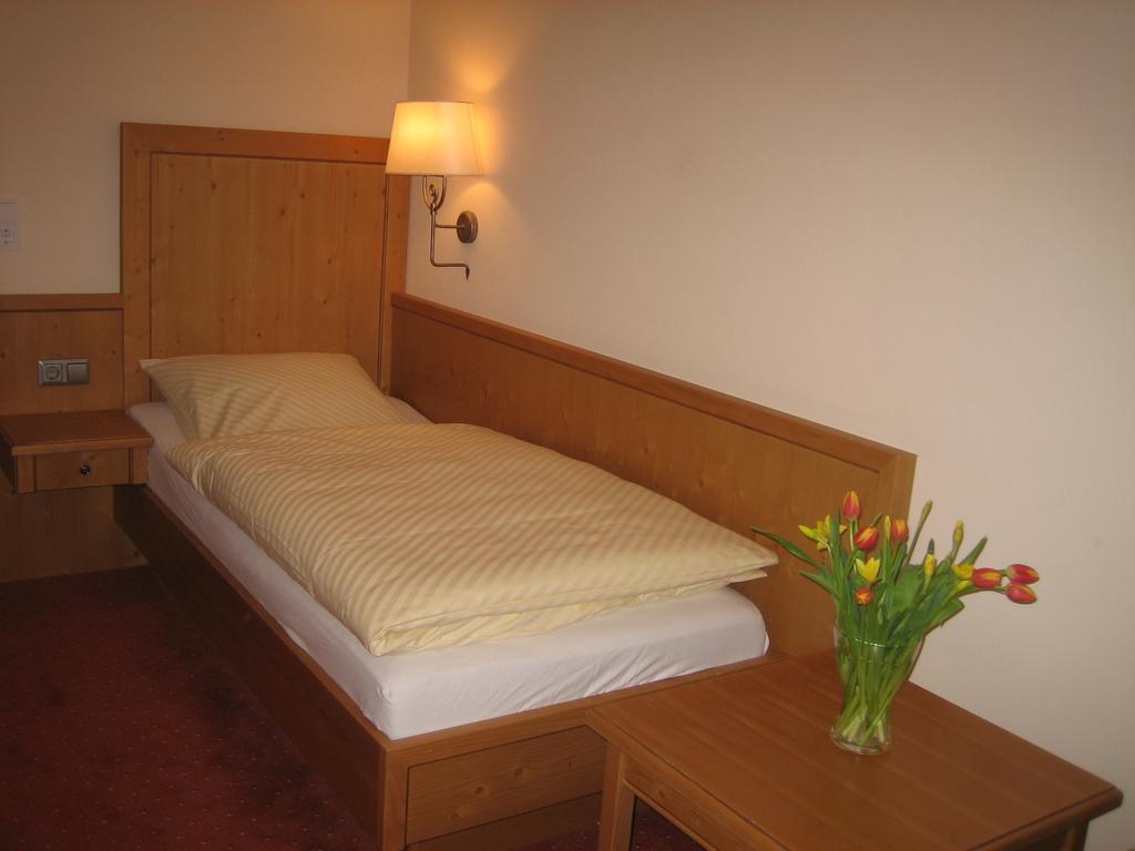 Hotel Lindenhof Meschede Room photo