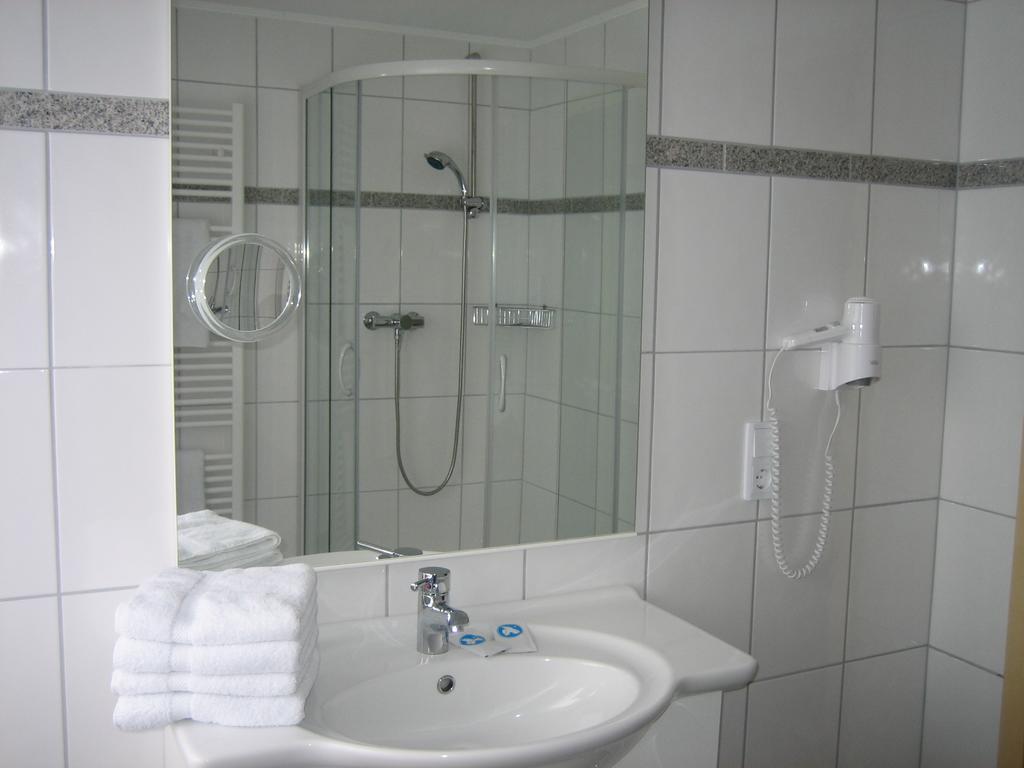 Hotel Lindenhof Meschede Room photo