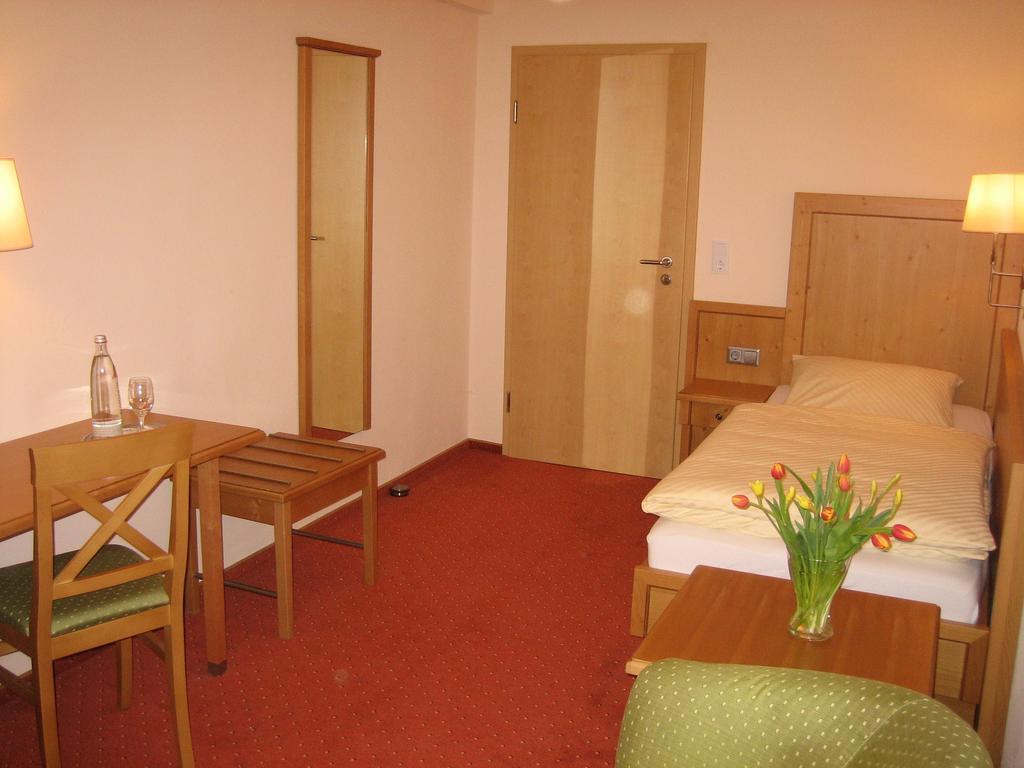 Hotel Lindenhof Meschede Room photo